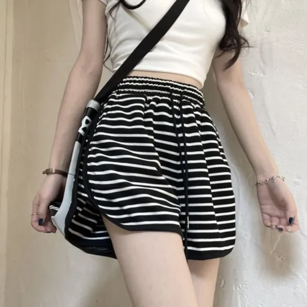 Striped Shorts - 图片 2