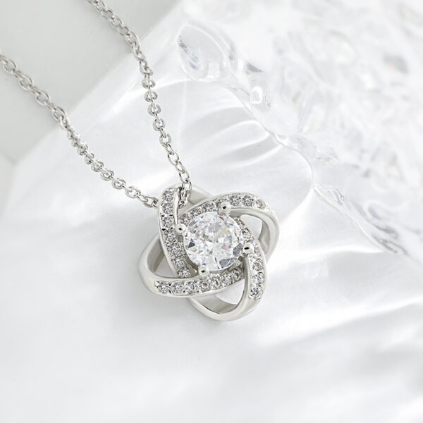 Lucky clover necklace