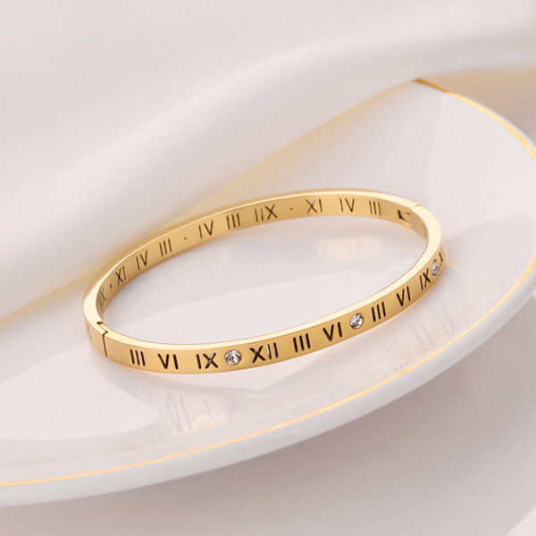 Roman hollow bracelet